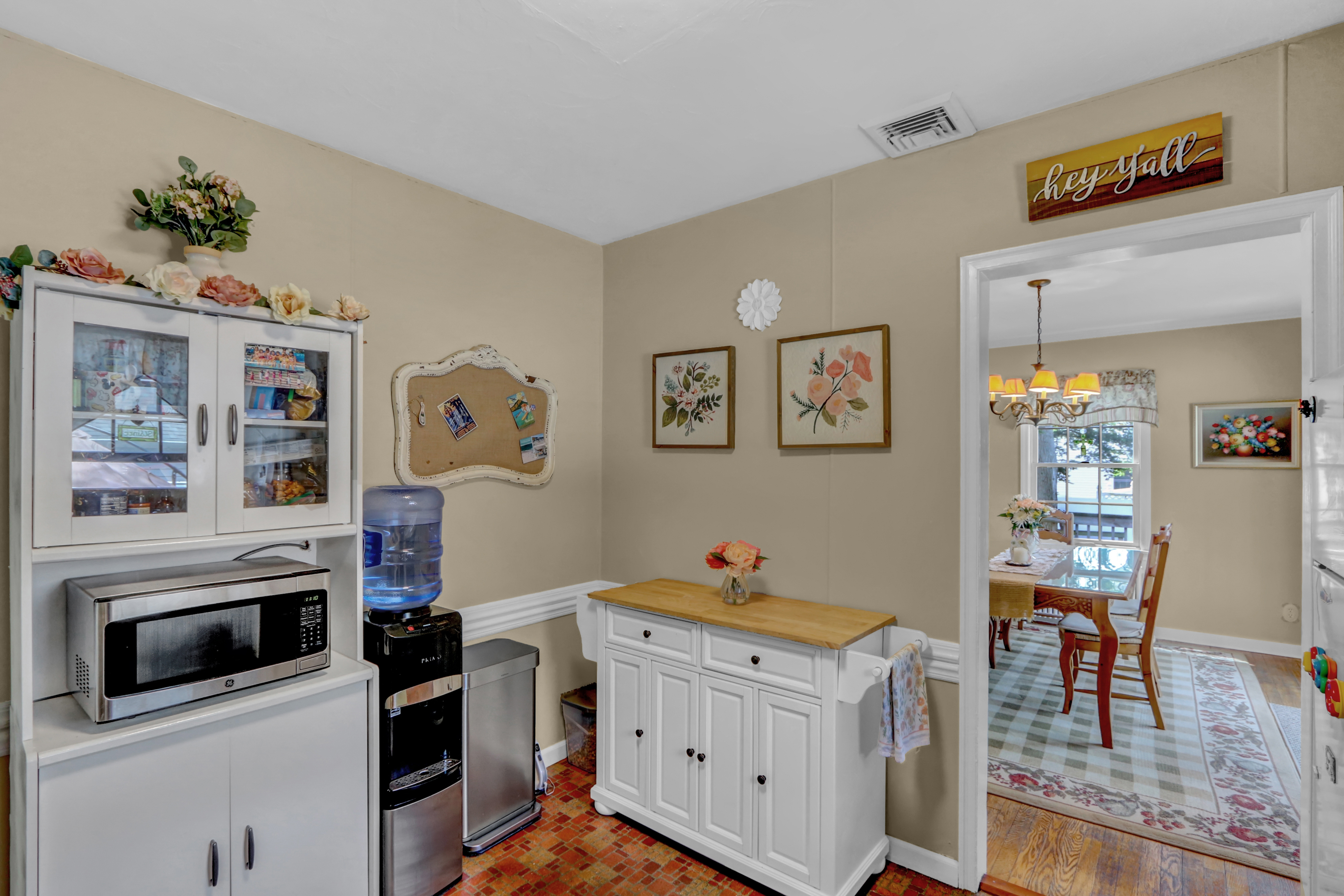 Babylon, New York, 11702, United States, 3 Bedrooms Bedrooms, ,2 BathroomsBathrooms,Residential,For Sale,1861866