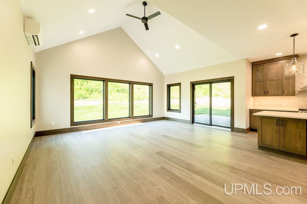 Houghton, Michigan, 49931, United States, 3 Bedrooms Bedrooms, ,3 BathroomsBathrooms,Residential,For Sale,1826025