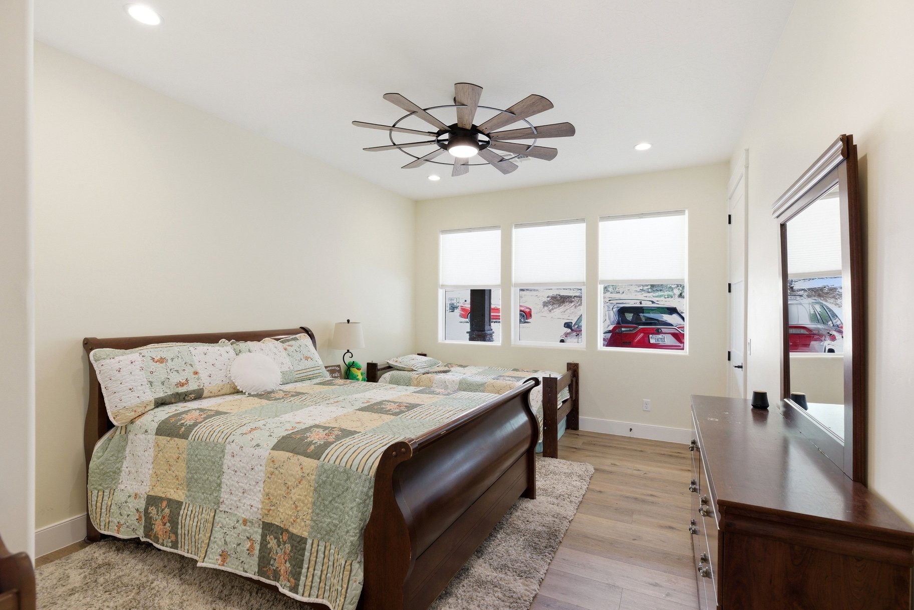  5 Acres • Two Homes In One • Horse Property With Flexible Living Options - 物件實景