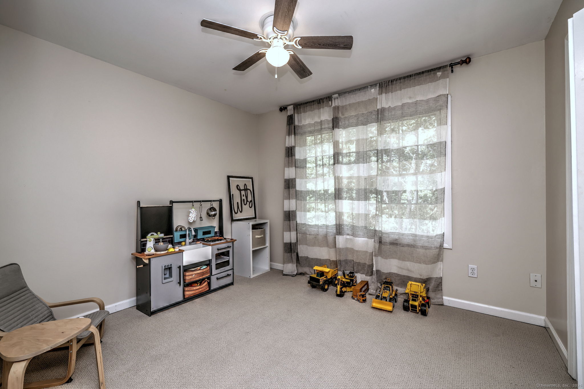 Shelton, Connecticut, 06484, United States, 4 Bedrooms Bedrooms, ,4 BathroomsBathrooms,Residential,For Sale,2001799