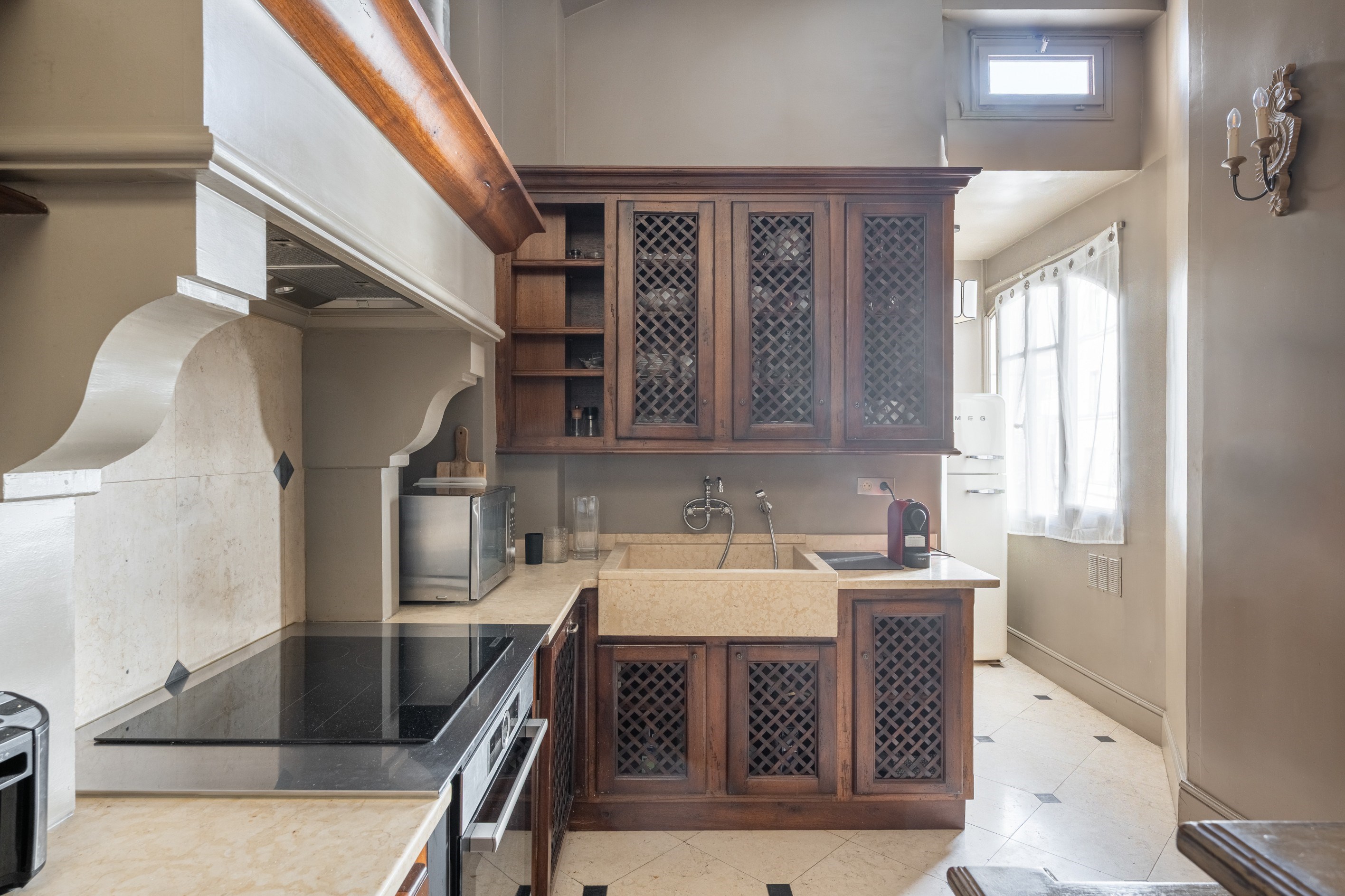  Elegant apartment overlooking a beautifully landscaped garden - 物件實景