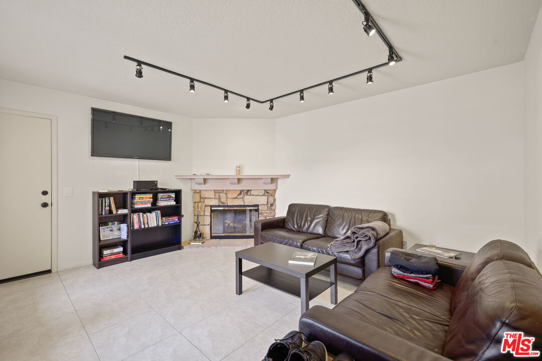 Porter Ranch, California, 91326, United States, 4 Bedrooms Bedrooms, ,3 BathroomsBathrooms,Residential,For Sale,1906036