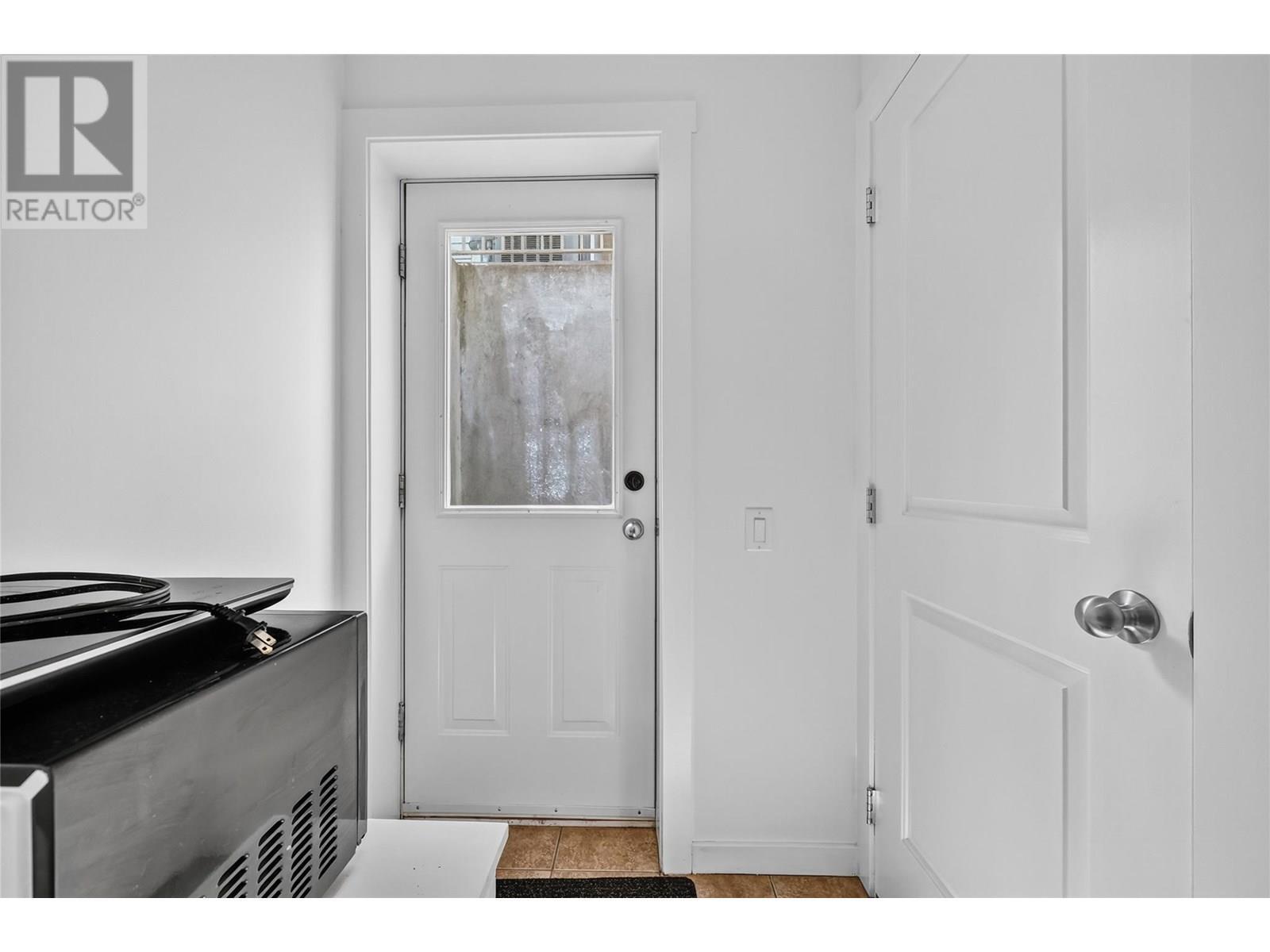 KELOWNA, British Columbia, V1W 4X9, CA, 4 Bedrooms Bedrooms, ,3 BathroomsBathrooms,Residential,For Sale,1898520
