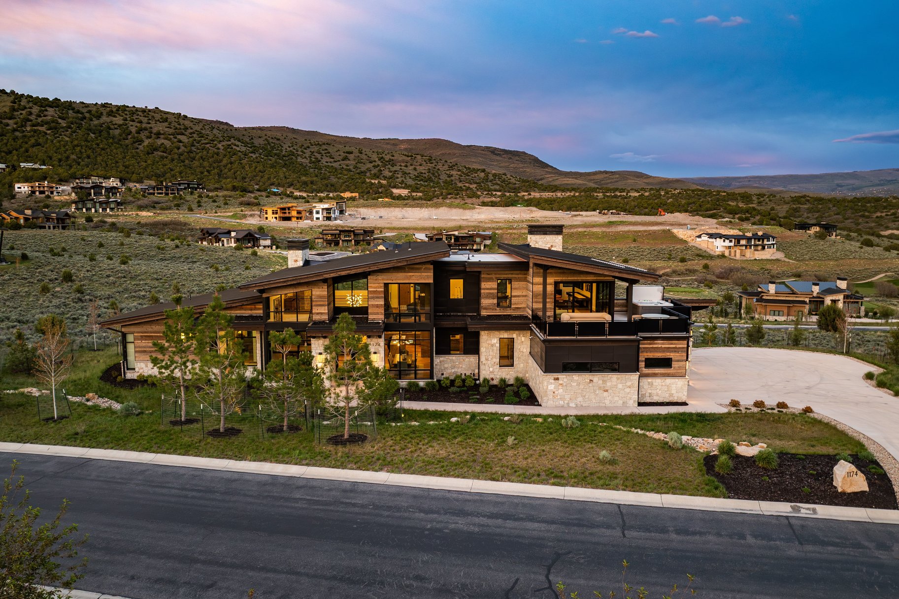  New Mountain Contemporary Home on Rare Double Lot with Timp Views - 物件實景