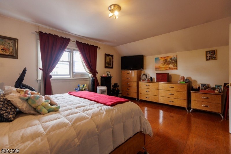 Linden City, New Jersey, 07036-3639, United States, 3 Bedrooms Bedrooms, ,3 BathroomsBathrooms,Residential,For Sale,1973750