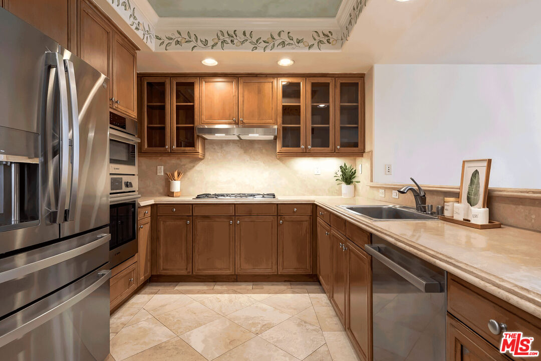 Los Angeles, California, 90024, United States, 2 Bedrooms Bedrooms, ,3 BathroomsBathrooms,Residential,For Sale,1998269