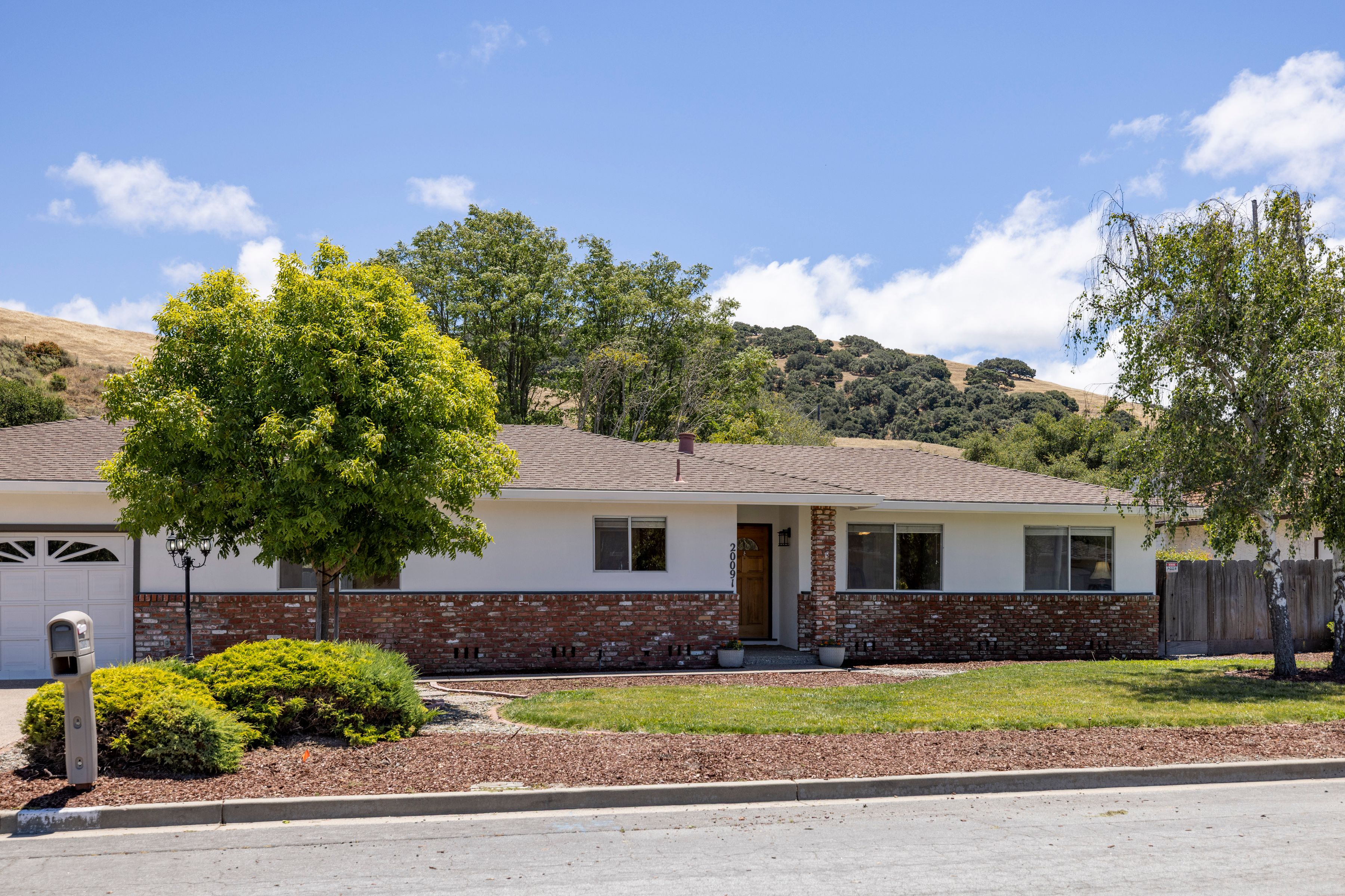  20091 Portola Drive - 物件實景