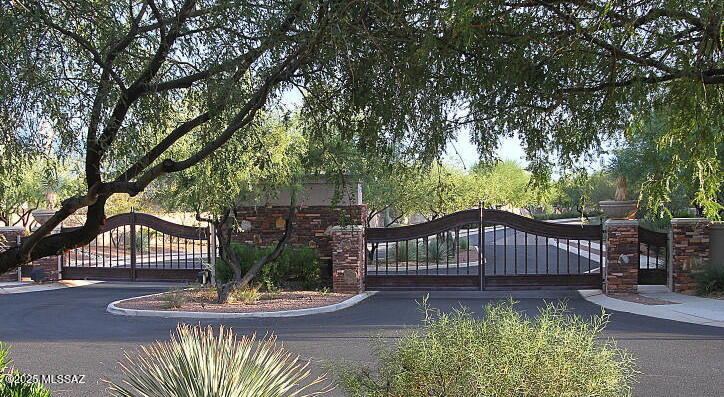 Tucson, Arizona, 85755, United States, 4 Bedrooms Bedrooms, ,3 BathroomsBathrooms,Residential,For Sale,1850076