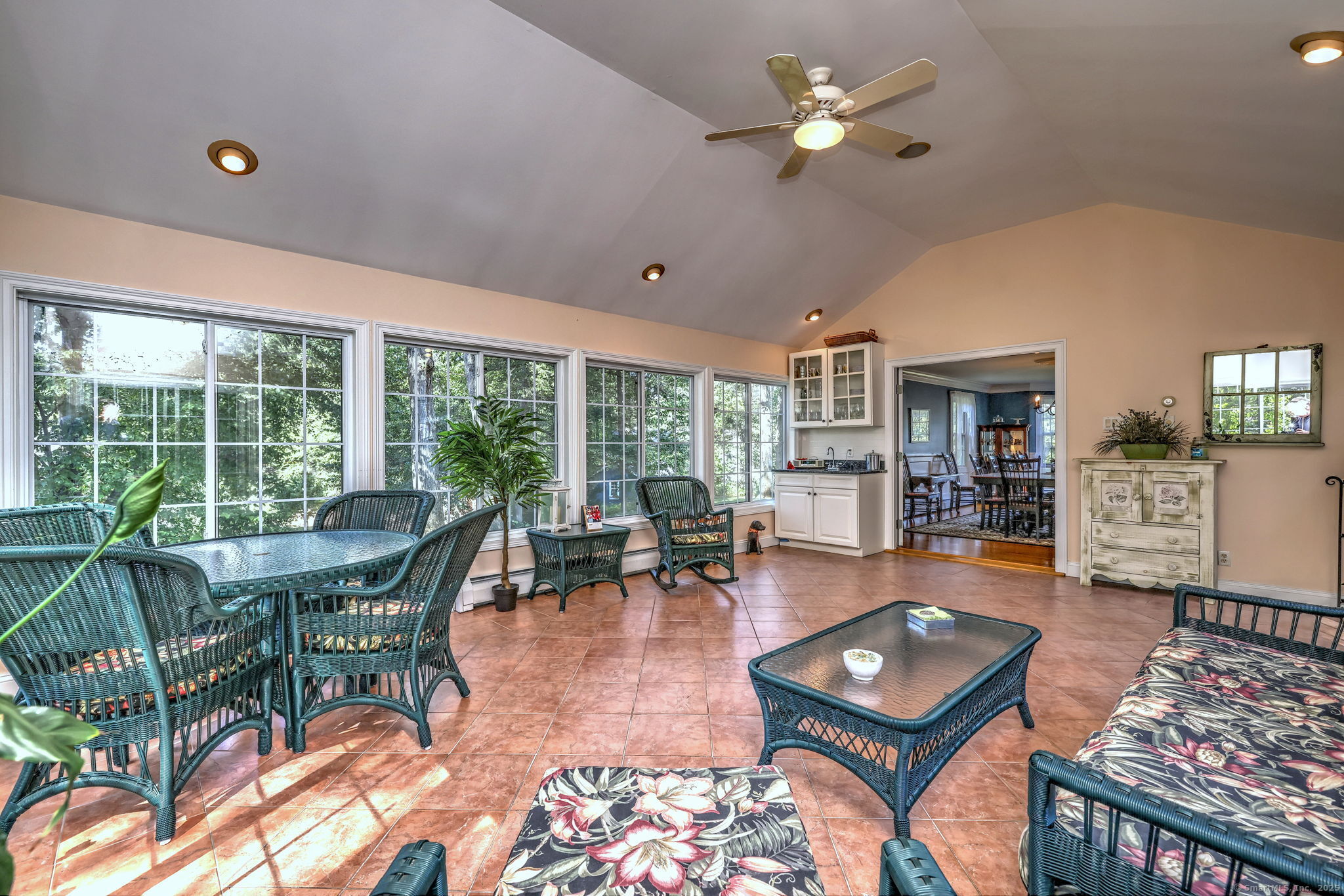 Milford, Connecticut, 06461, United States, 3 Bedrooms Bedrooms, ,3 BathroomsBathrooms,Residential,For Sale,1938642