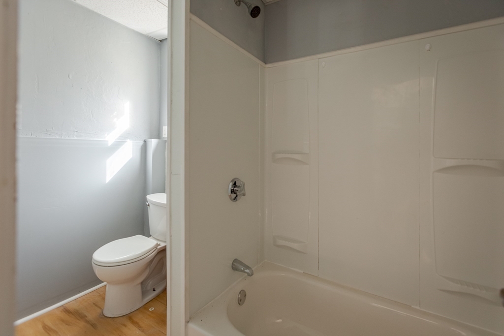 Worcester, Massachusetts, 01604, United States, 8 Bedrooms Bedrooms, ,4 BathroomsBathrooms,Residential,For Sale,1981131