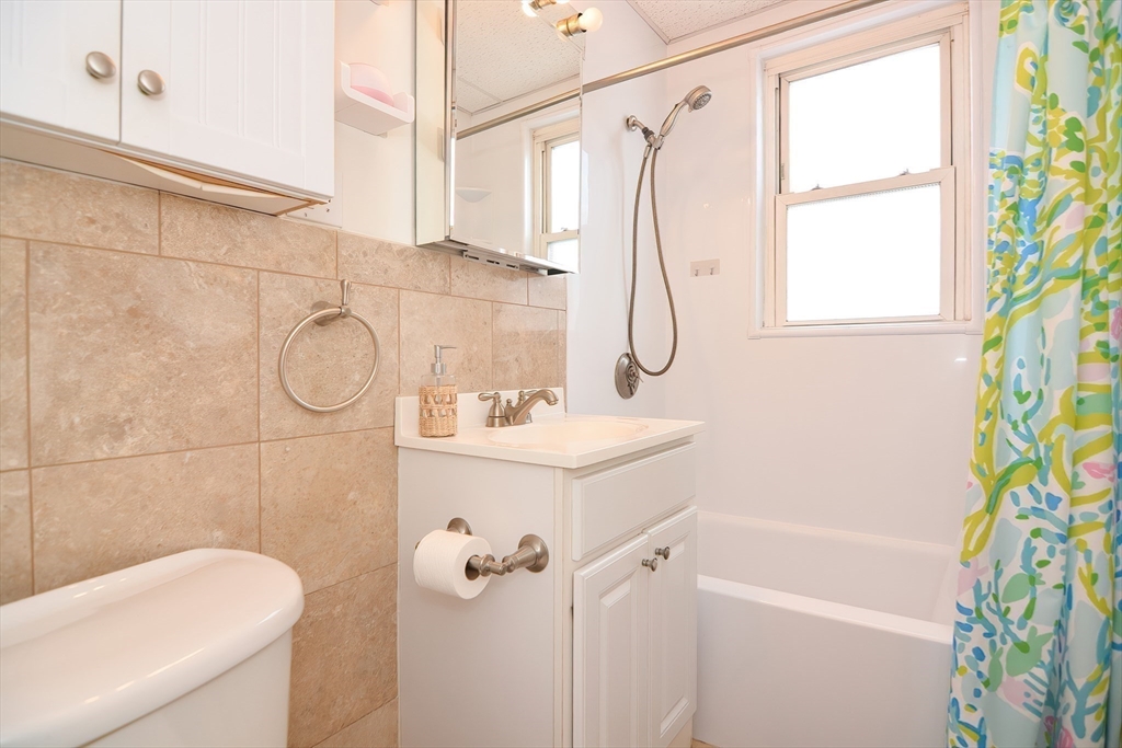 Boston, Massachusetts, 02127, United States, 2 Bedrooms Bedrooms, ,2 BathroomsBathrooms,Residential,For Sale,1826519