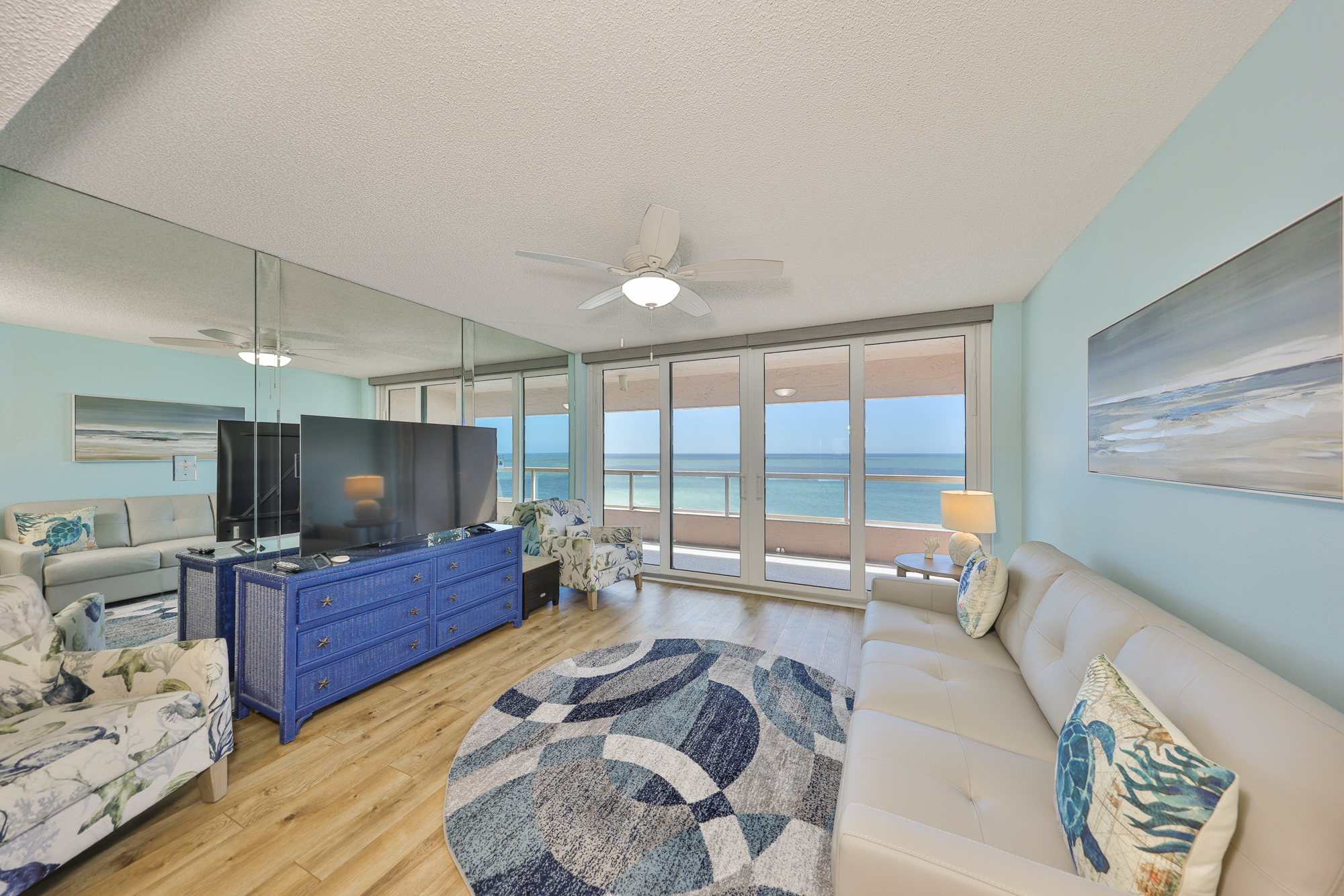 Clearwater Beach, Florida, 33767, United States, 1 Bedroom Bedrooms, ,2 BathroomsBathrooms,Residential,For Sale,1977672