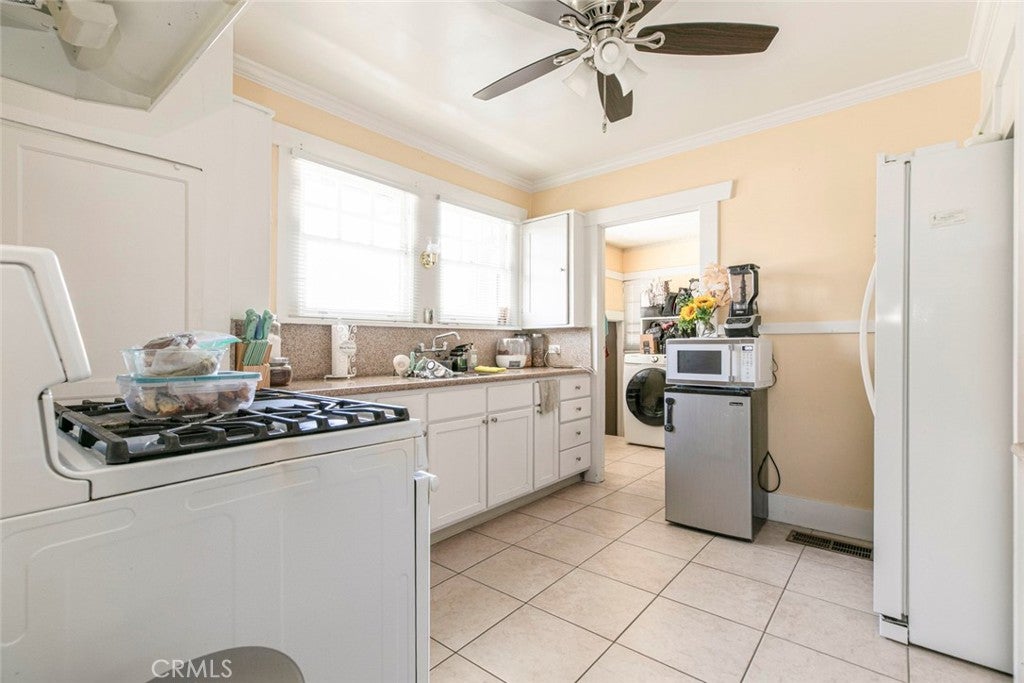 Pasadena, California, 91101, United States, 2 Bedrooms Bedrooms, ,1 BathroomBathrooms,Residential,For Sale,1938825