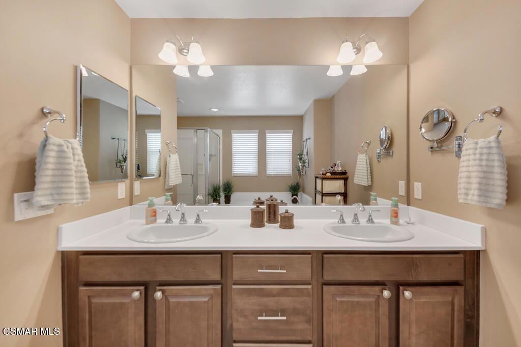 Valencia, California, 91354, United States, 4 Bedrooms Bedrooms, ,3 BathroomsBathrooms,Residential,For Sale,1914107