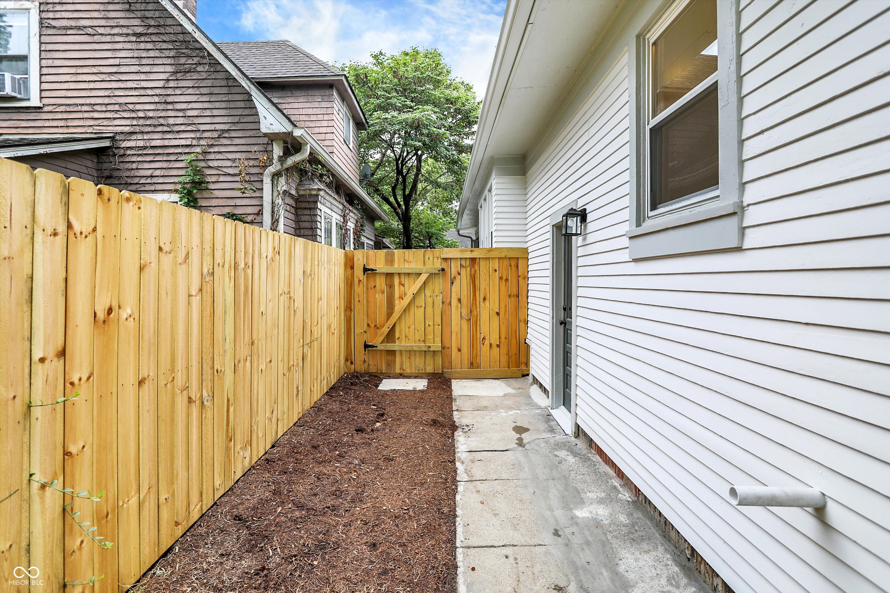 Indianapolis, Indiana, 46205, United States, 3 Bedrooms Bedrooms, ,3 BathroomsBathrooms,Residential,For Sale,1982816