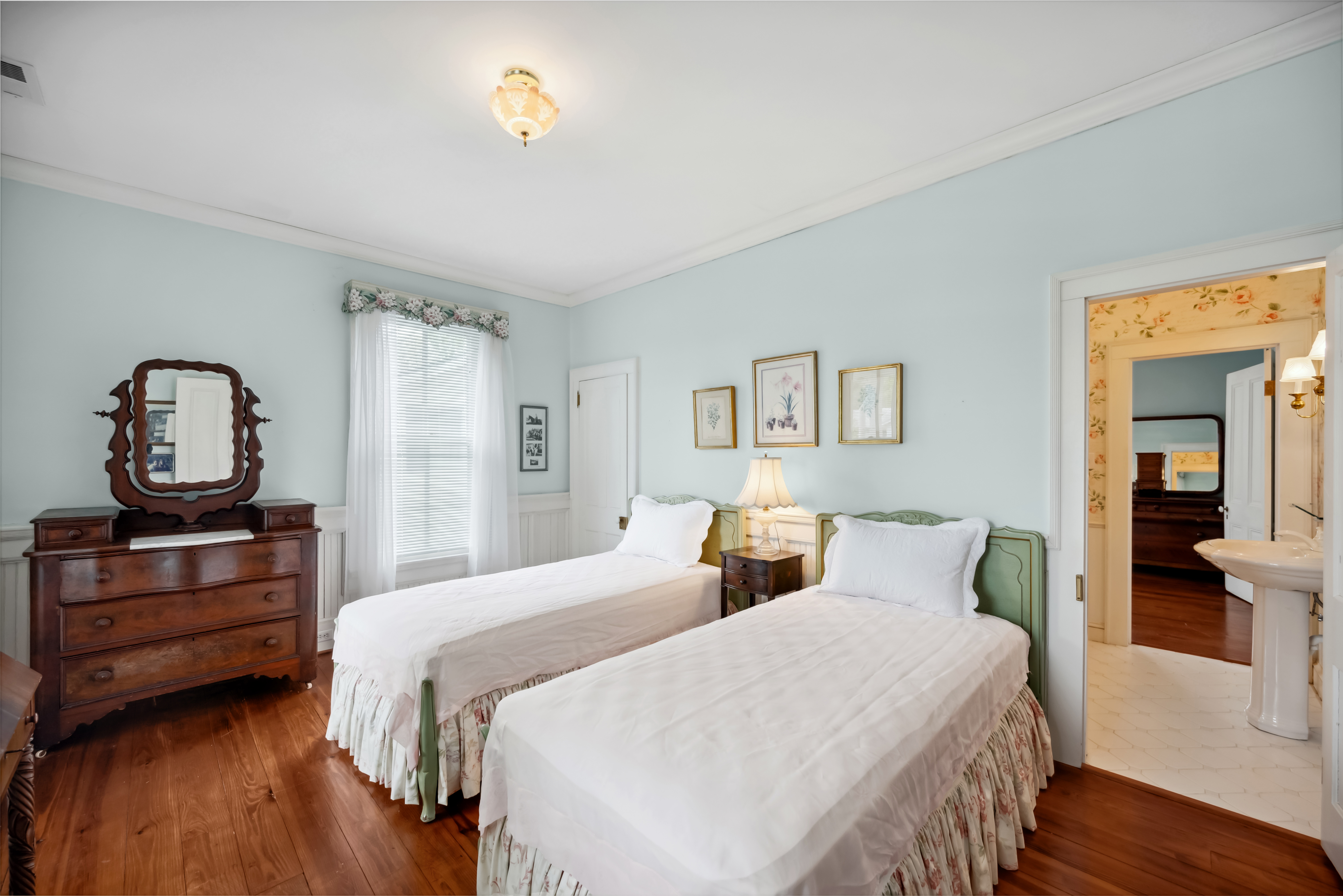  GRACIOUS HOME IN HISTORIC DISTRICT - 物件實景