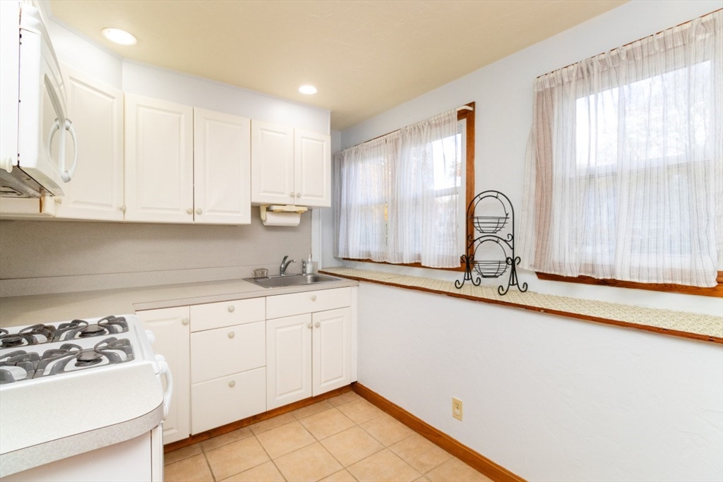 Stoughton, Massachusetts, 02072, United States, 4 Bedrooms Bedrooms, ,3 BathroomsBathrooms,Residential,For Sale,1987663