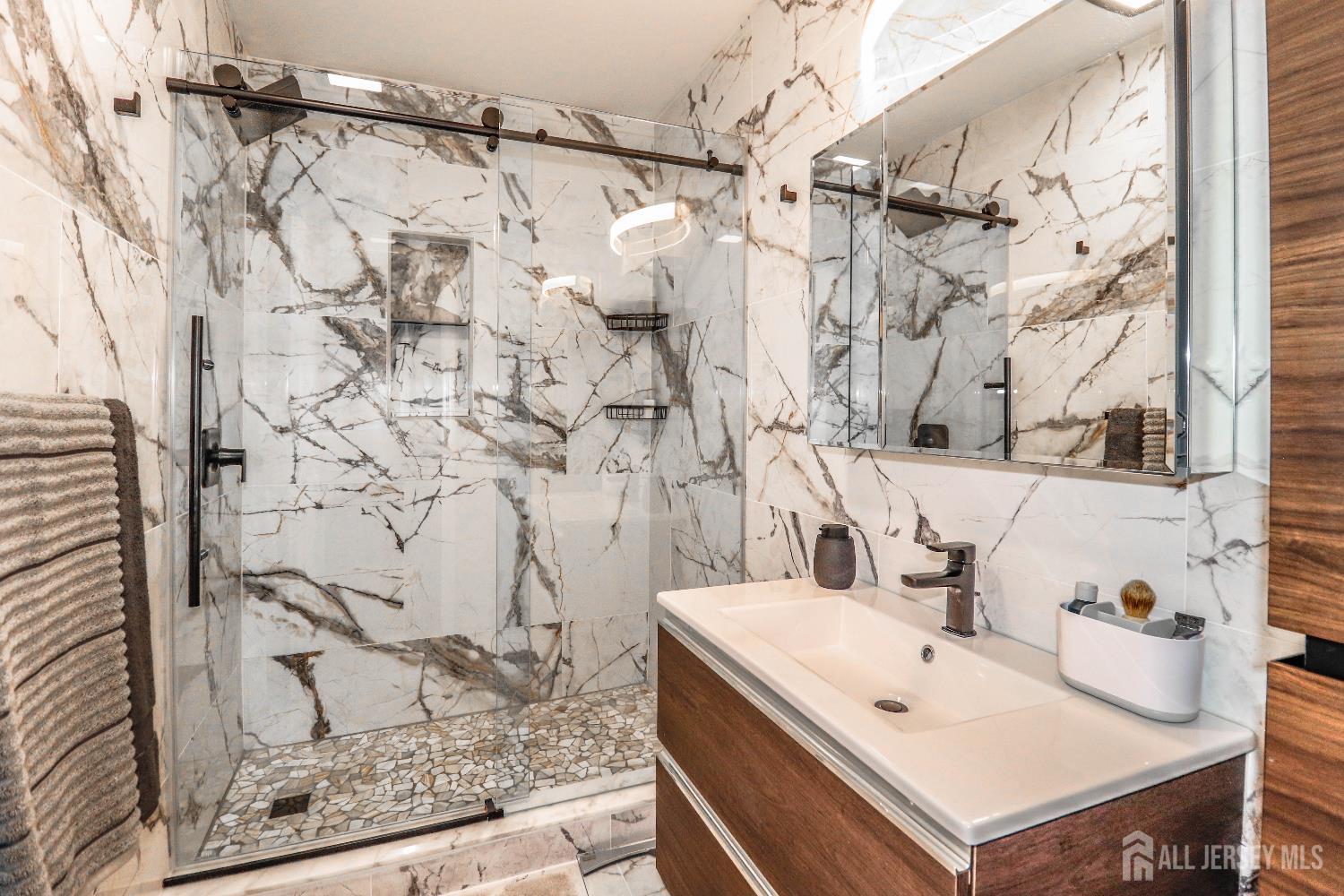 Sayreville, New Jersey, 08859, United States, 2 Bedrooms Bedrooms, ,3 BathroomsBathrooms,Residential,For Sale,1963206