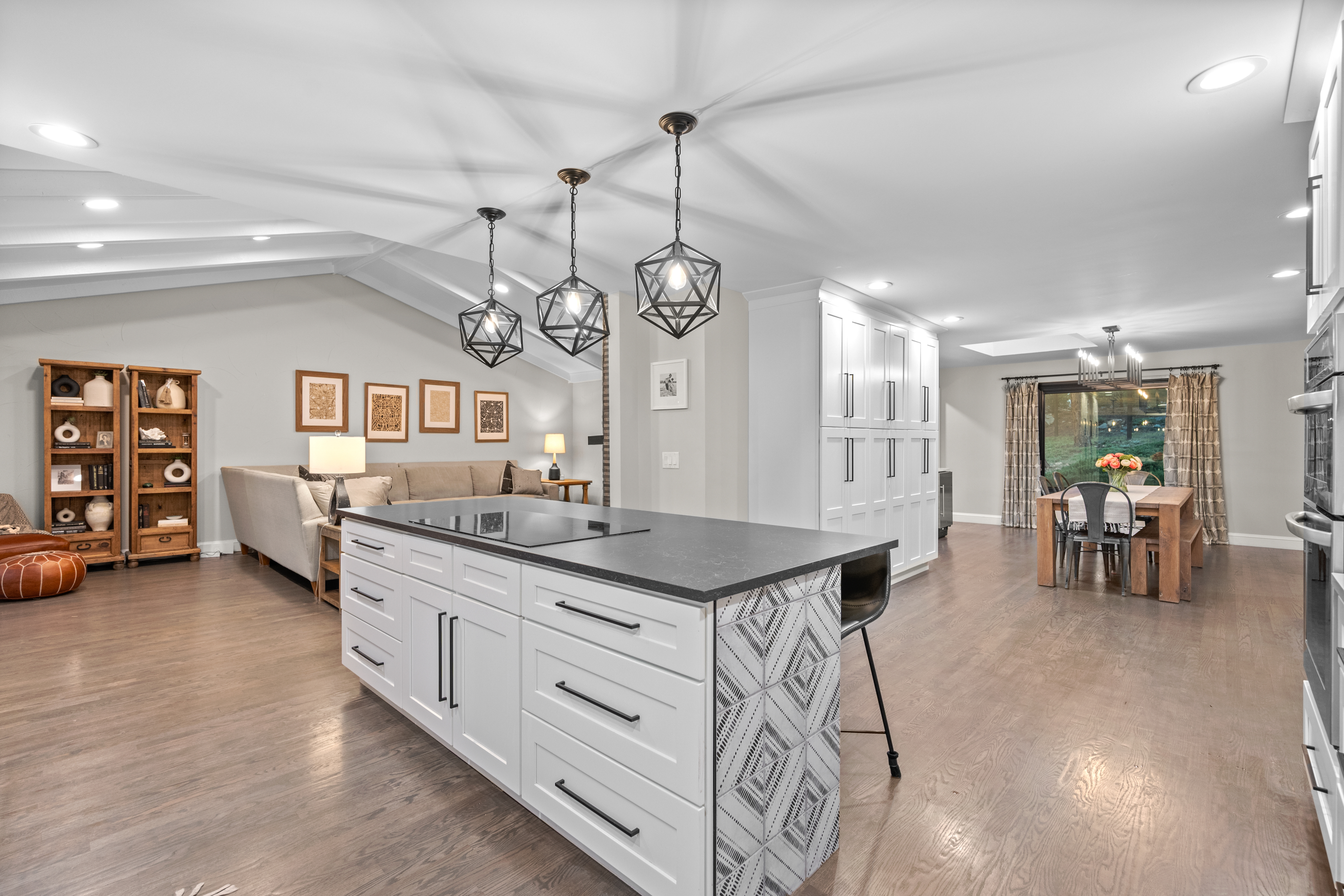  Meticulously Renovated Home in Hiwan with Sophisticated Take on Mountain Living - 物件實景