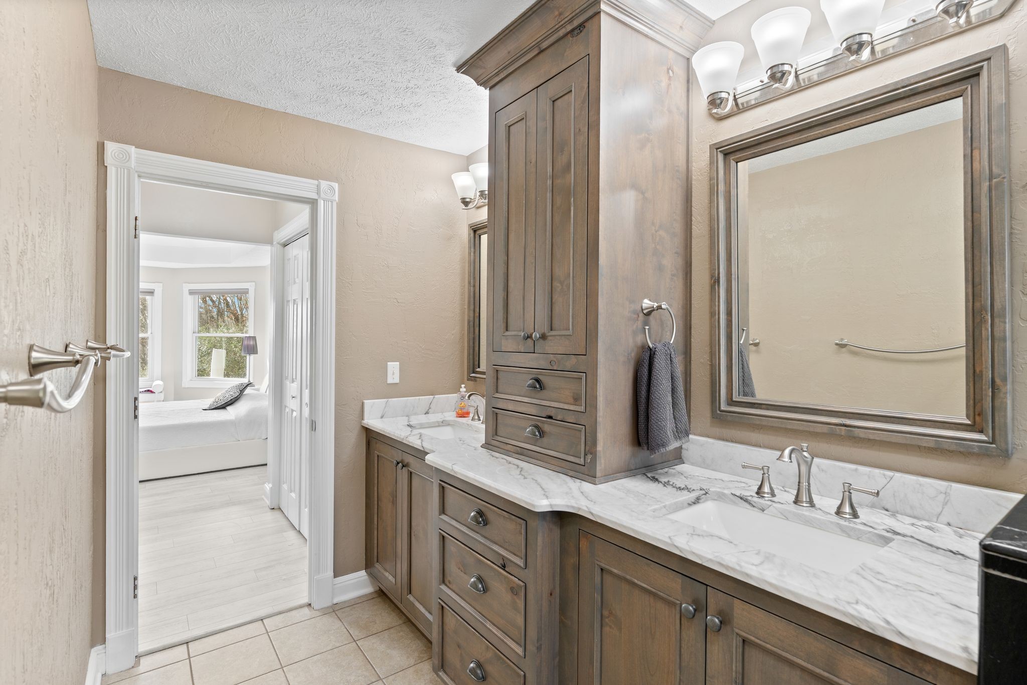 Lewisburg, Tennessee, 37091, United States, 4 Bedrooms Bedrooms, ,3 BathroomsBathrooms,Residential,For Sale,1999662