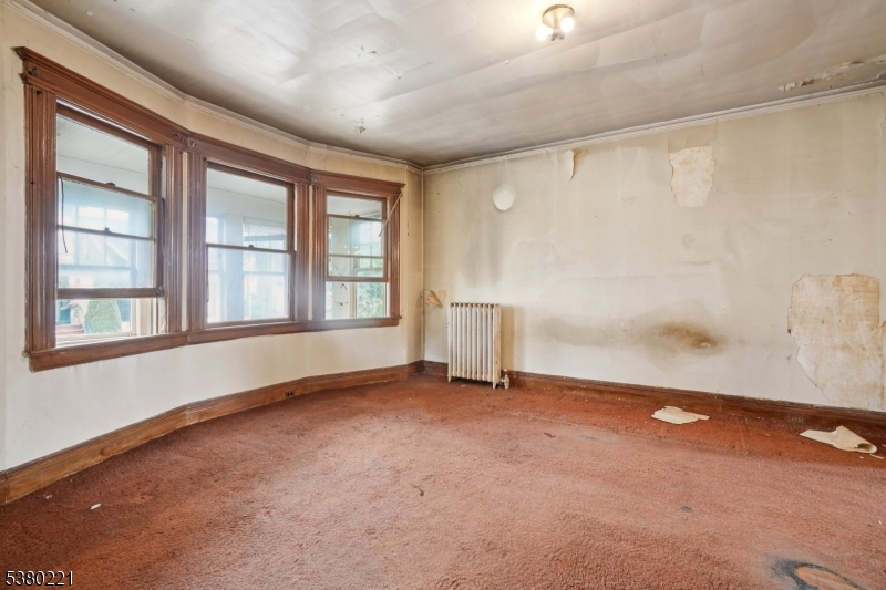 Maplewood Twp., New Jersey, 07040, United States, 5 Bedrooms Bedrooms, ,3 BathroomsBathrooms,Residential,For Sale,1933003
