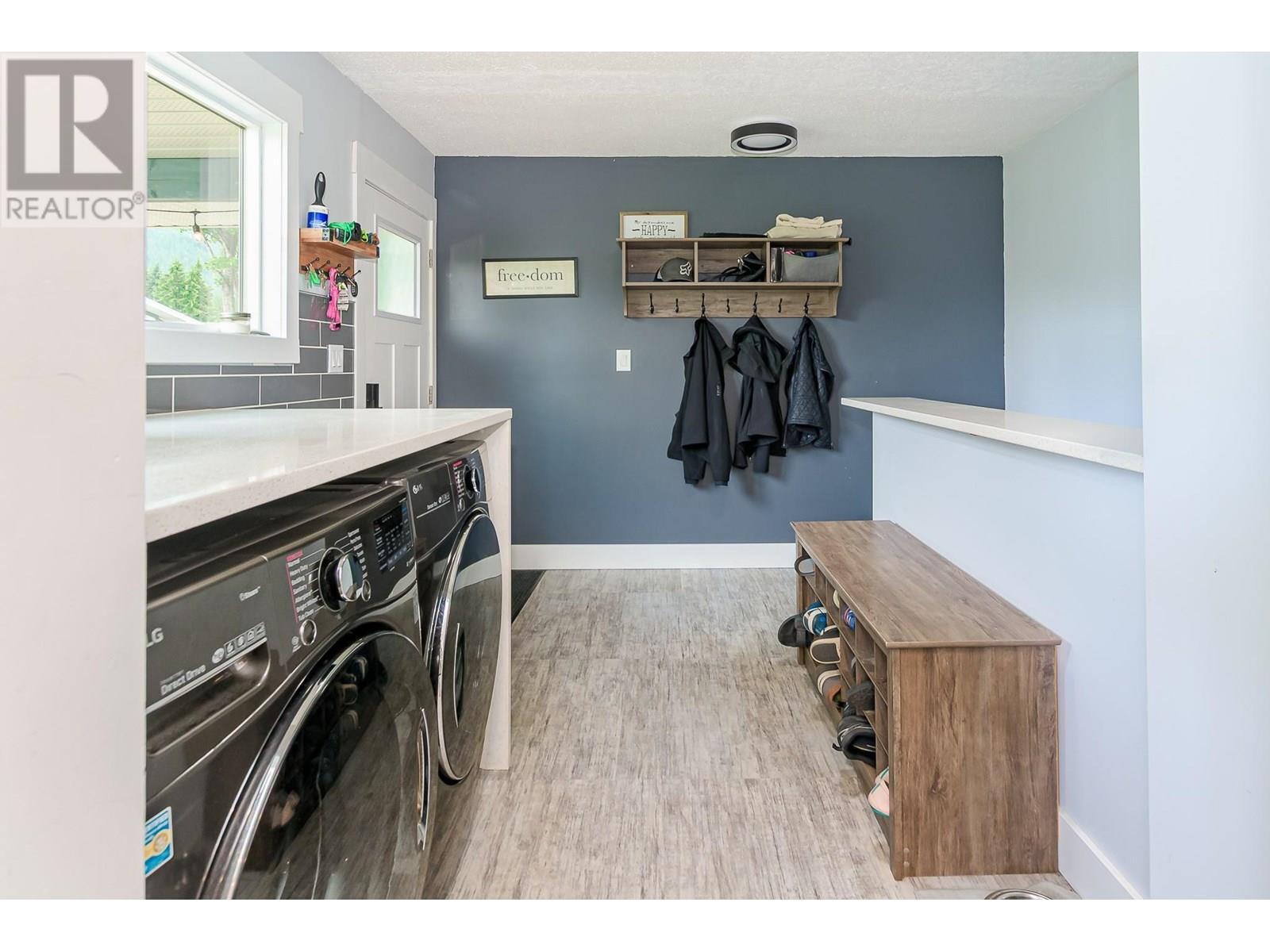 SICAMOUS, British Columbia, V0E 2V4, CA, 3 Bedrooms Bedrooms, ,2 BathroomsBathrooms,Residential,For Sale,1903862