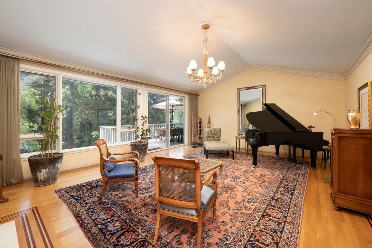 Hillsborough, California, 94010, United States, 4 Bedrooms Bedrooms, ,6 BathroomsBathrooms,Residential,For Sale,1941061