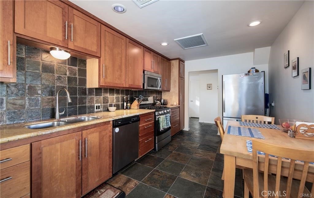 Yucaipa, California, 92399, United States, 2 Bedrooms Bedrooms, ,1 BathroomBathrooms,Residential,For Sale,1901859