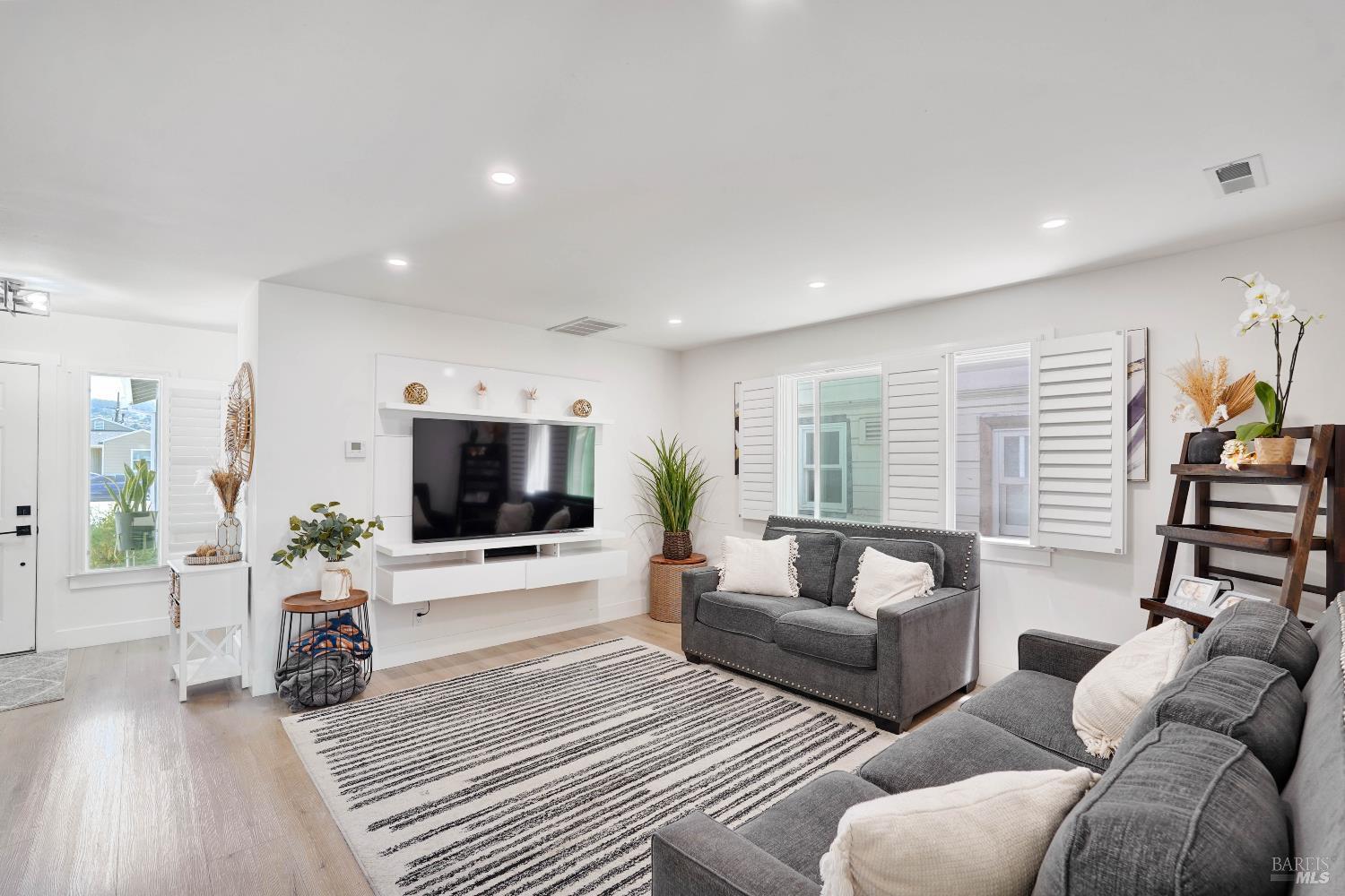 Richmond, California, 94805, United States, 3 Bedrooms Bedrooms, ,3 BathroomsBathrooms,Residential,For Sale,1938179