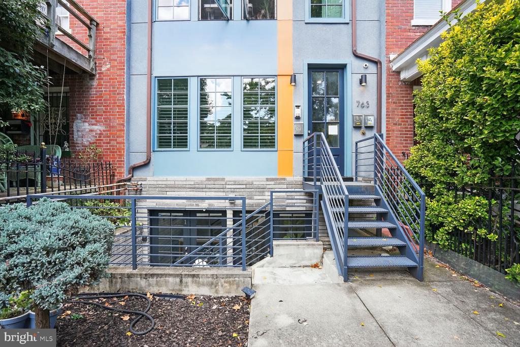 Washington, District of Columbia, 20010, United States, 2 Bedrooms Bedrooms, ,2 BathroomsBathrooms,Residential,For Sale,1975364