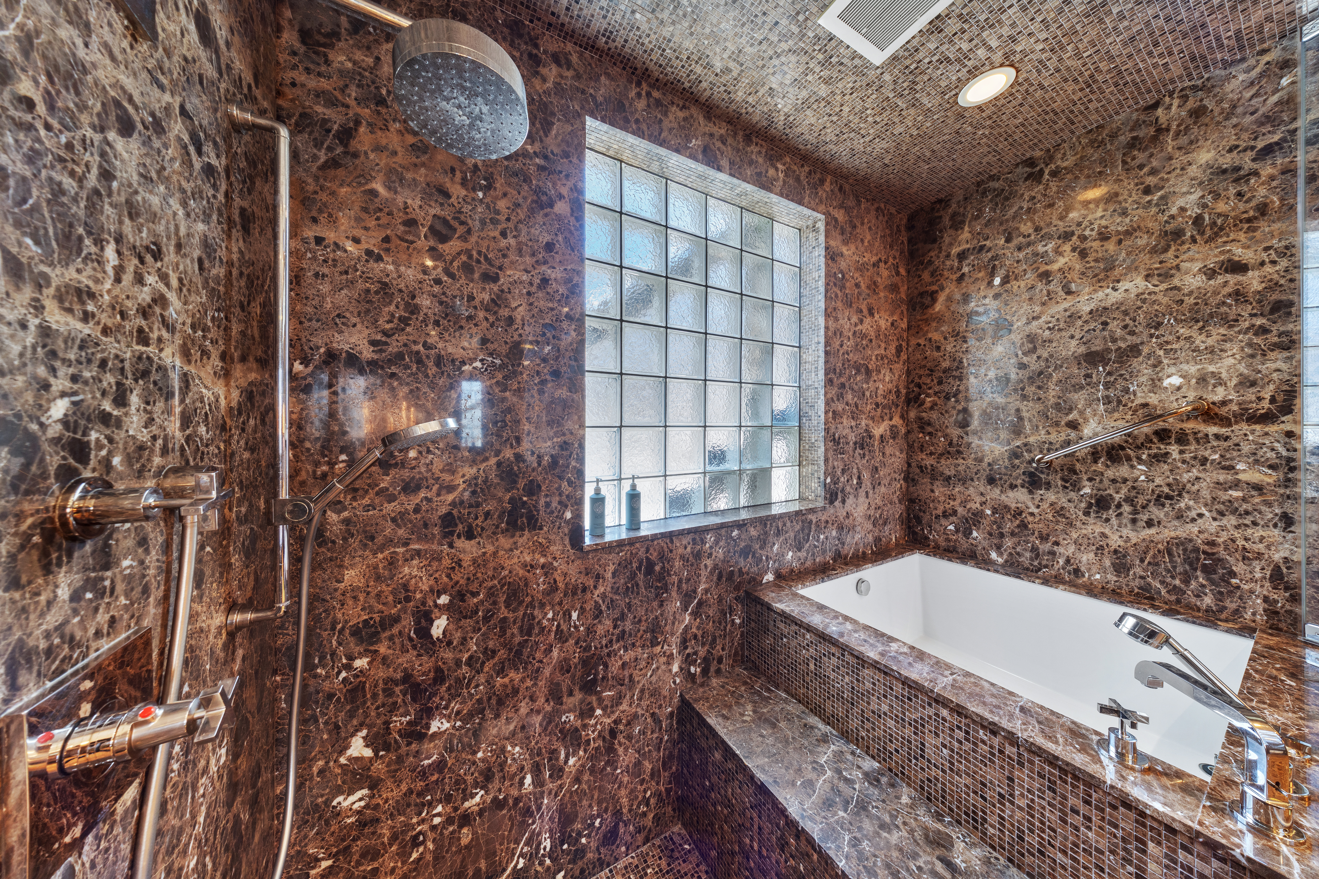  Spectacular Renovated SOMA Home with Rare Museum-Like 7-Car Garage - 物件實景