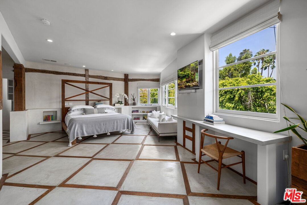 Los Angeles, California, 90069, United States, 4 Bedrooms Bedrooms, ,4 BathroomsBathrooms,Residential,For Sale,1911596