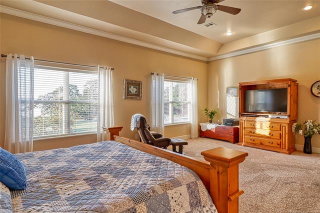 Eufaula, Oklahoma, 74432, United States, 3 Bedrooms Bedrooms, ,4 BathroomsBathrooms,Residential,For Sale,1976546