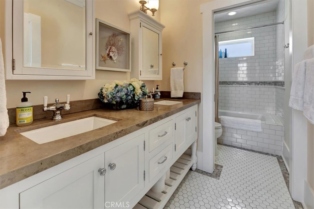Long Beach, California, 90803, United States, 5 Bedrooms Bedrooms, ,4 BathroomsBathrooms,Residential,For Sale,1916985