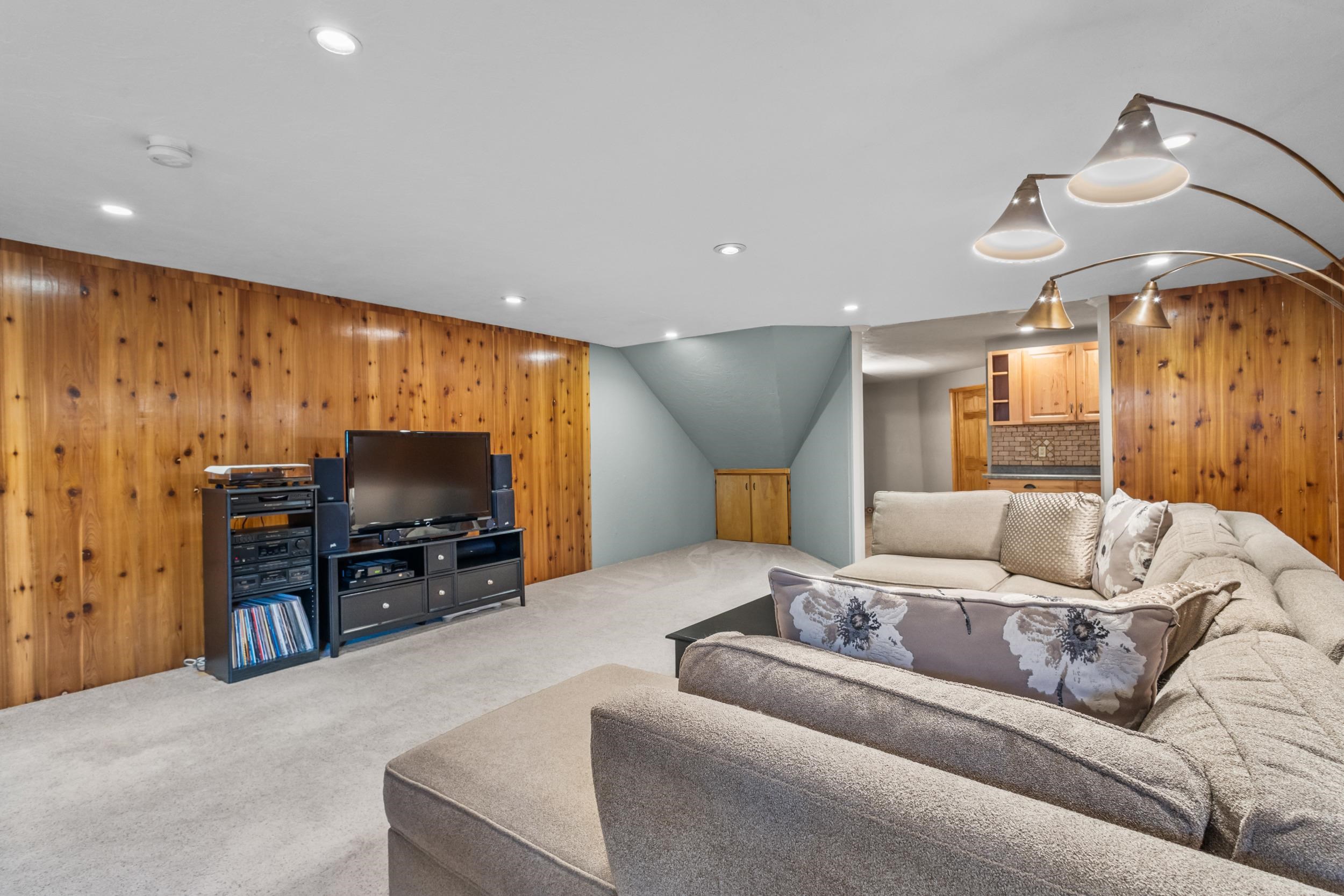 Neenah, Wisconsin, 54956, United States, 3 Bedrooms Bedrooms, ,4 BathroomsBathrooms,Residential,For Sale,1938221