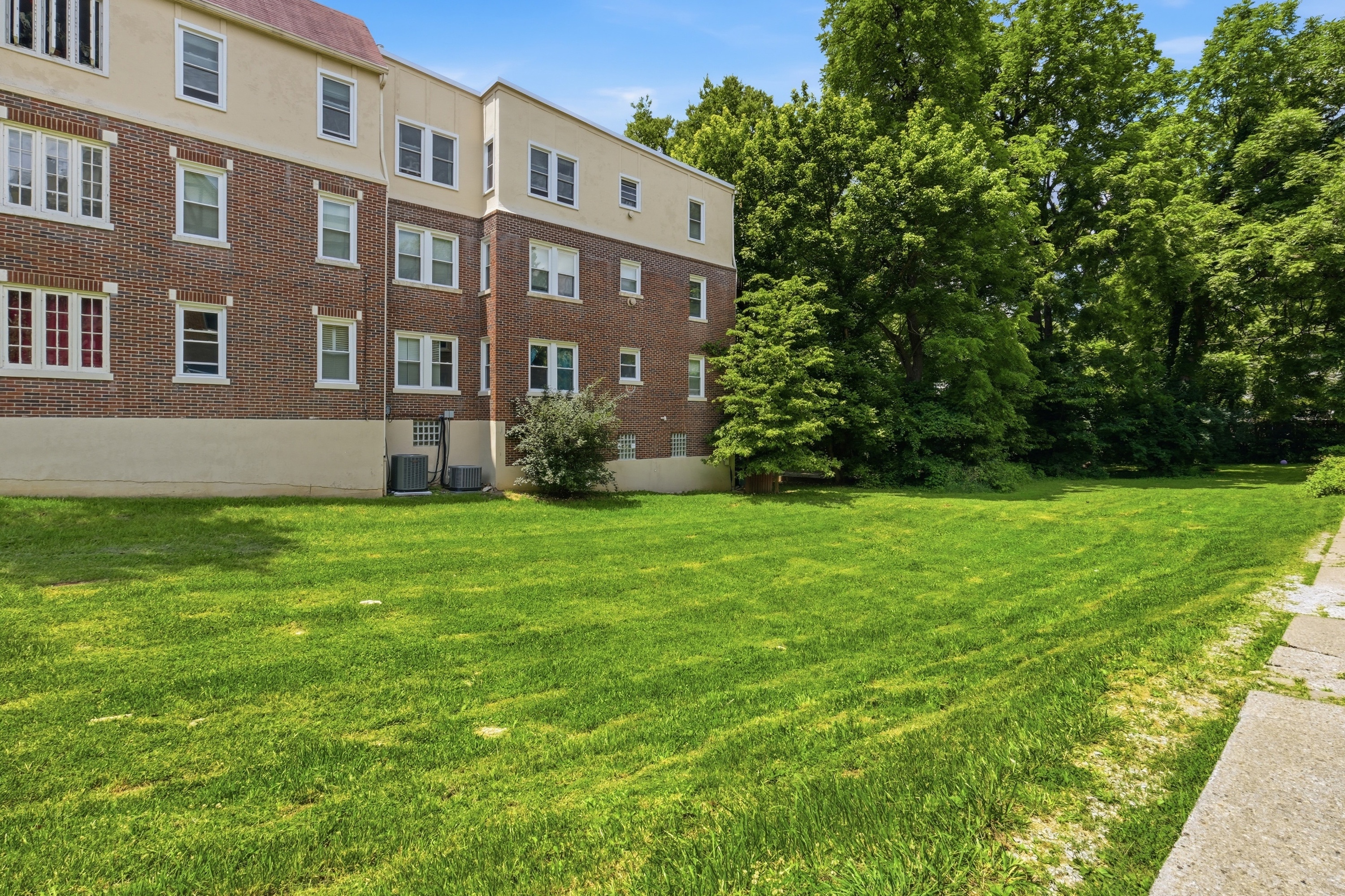  2055 Douglass Boulevard, Louisville, KY 40205 - 物件實景