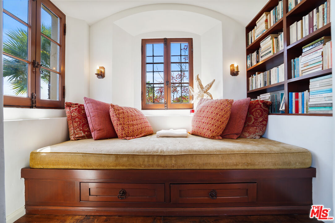 Malibu, California, 90265, United States, 3 Bedrooms Bedrooms, ,4 BathroomsBathrooms,Residential,For Sale,1846867