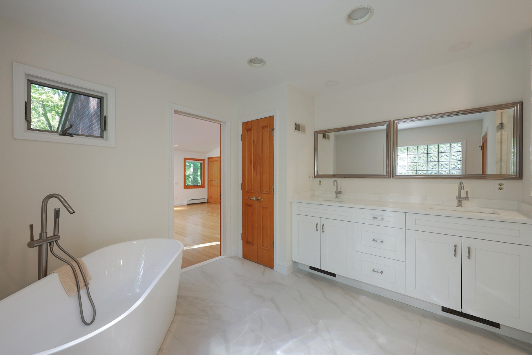  Custom Home Offers Space Versatility and Refined Comfort - 物件實景
