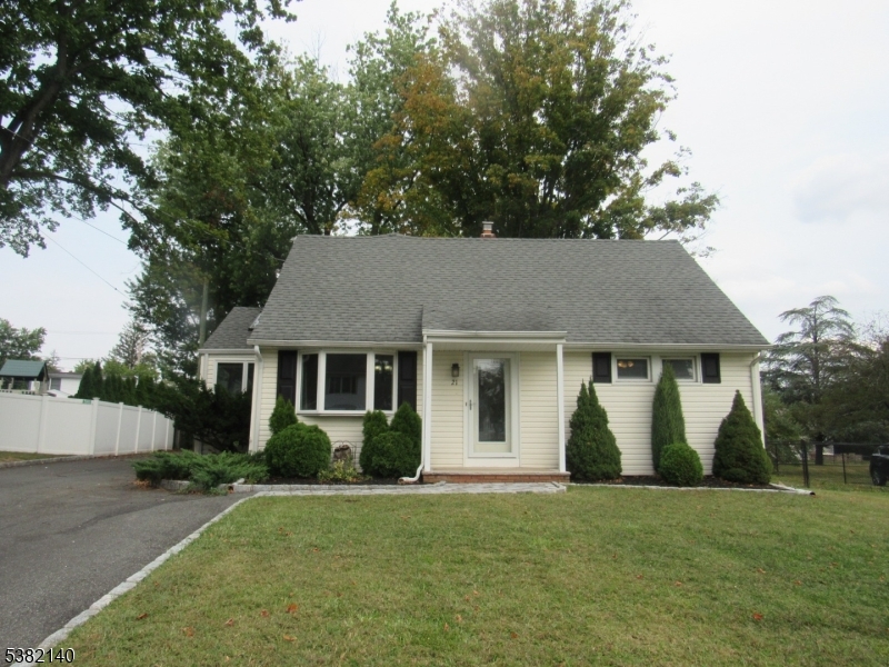 Wayne Twp., New Jersey, 07470, United States, 4 Bedrooms Bedrooms, ,2 BathroomsBathrooms,Residential,For Sale,1938524