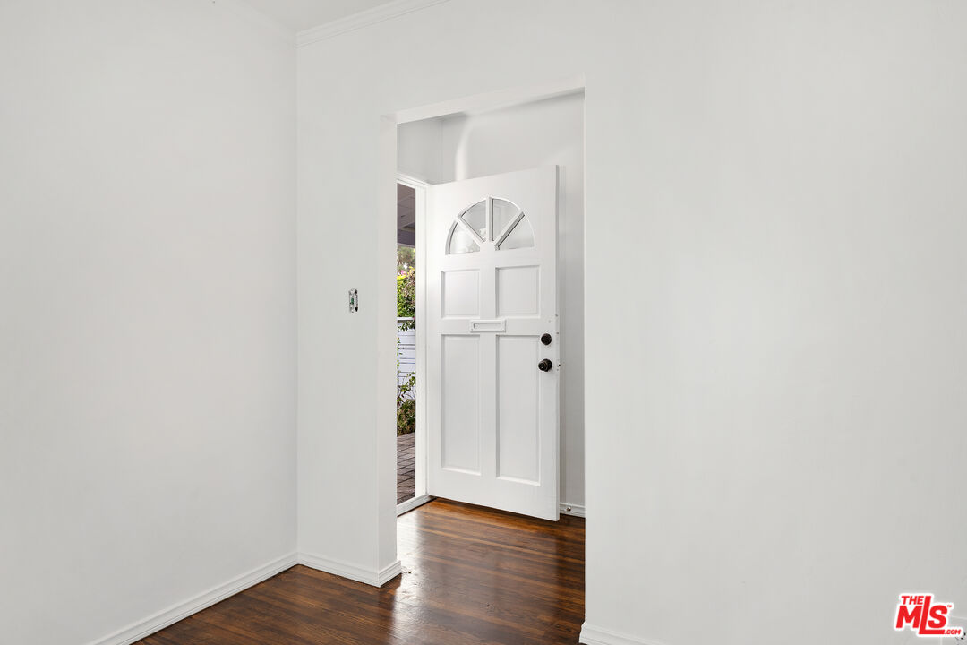 Los Angeles, California, 90066, United States, 3 Bedrooms Bedrooms, ,1 BathroomBathrooms,Residential,For Sale,1998218