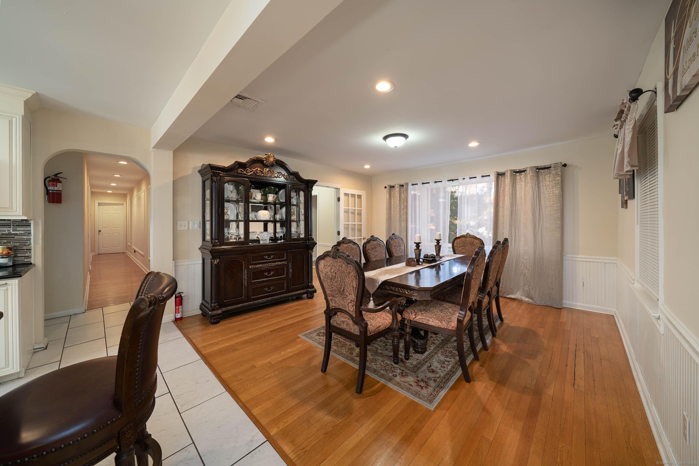 Hamden, Connecticut, 06517, United States, 4 Bedrooms Bedrooms, ,4 BathroomsBathrooms,Residential,For Sale,1982010