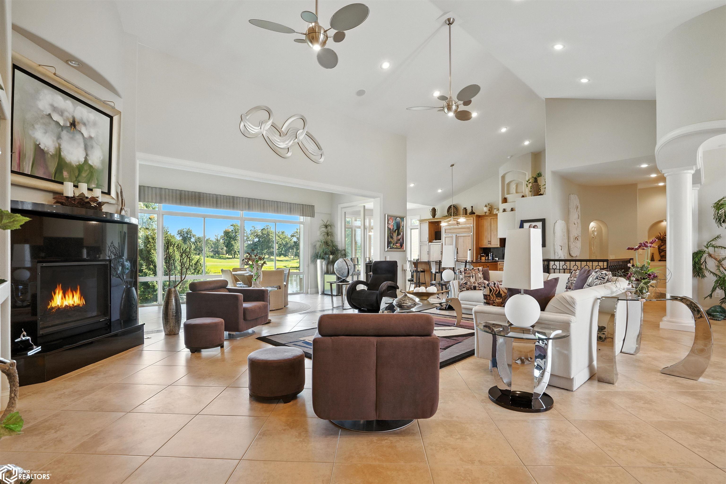 Burlington, Iowa, 52601, United States, 4 Bedrooms Bedrooms, ,5 BathroomsBathrooms,Residential,For Sale,1975547