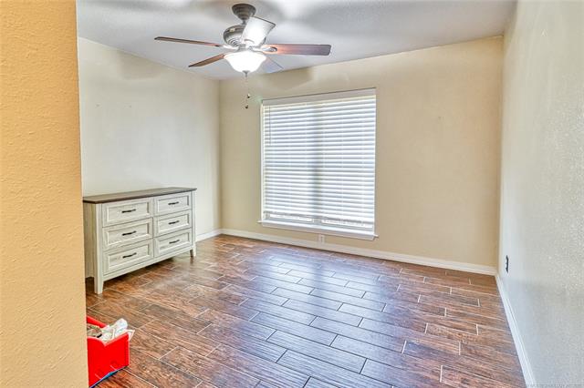 Eufaula, Oklahoma, 74432, United States, 3 Bedrooms Bedrooms, ,3 BathroomsBathrooms,Residential,For Sale,1987326