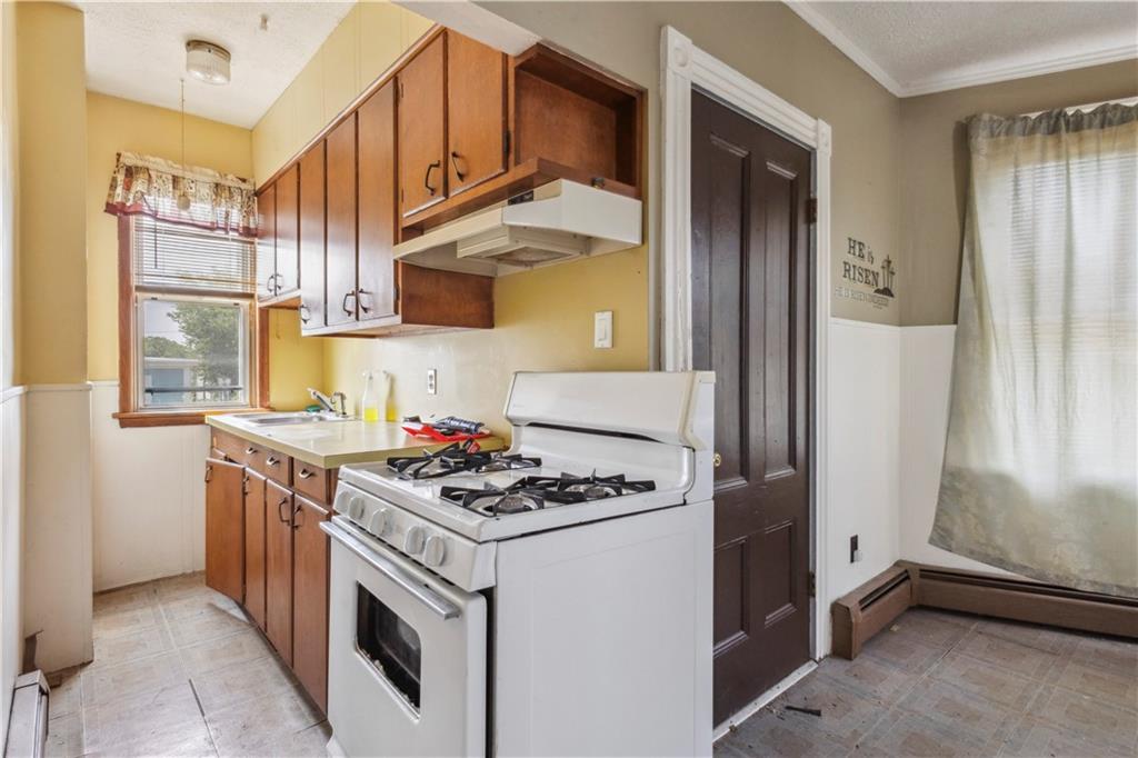Providence, Rhode Island, 02905, United States, 6 Bedrooms Bedrooms, ,3 BathroomsBathrooms,Residential,For Sale,1928743