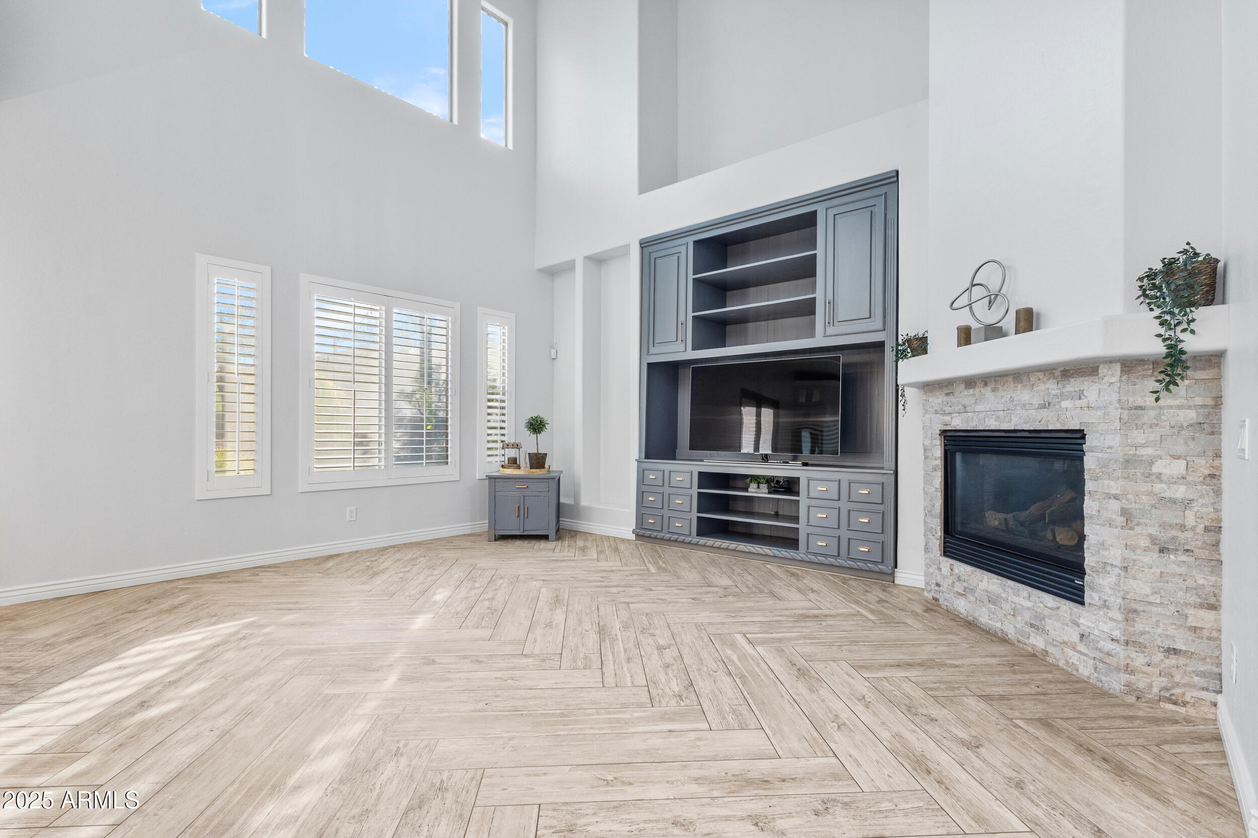 Phoenix, Arizona, 85050, United States, 5 Bedrooms Bedrooms, ,Residential,For Sale,1949706