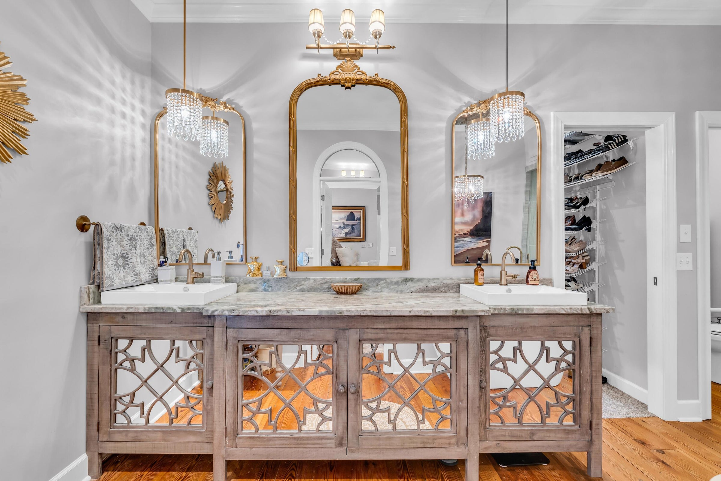 Columbus, Mississippi, 39705, United States, 4 Bedrooms Bedrooms, ,4 BathroomsBathrooms,Residential,For Sale,1976327