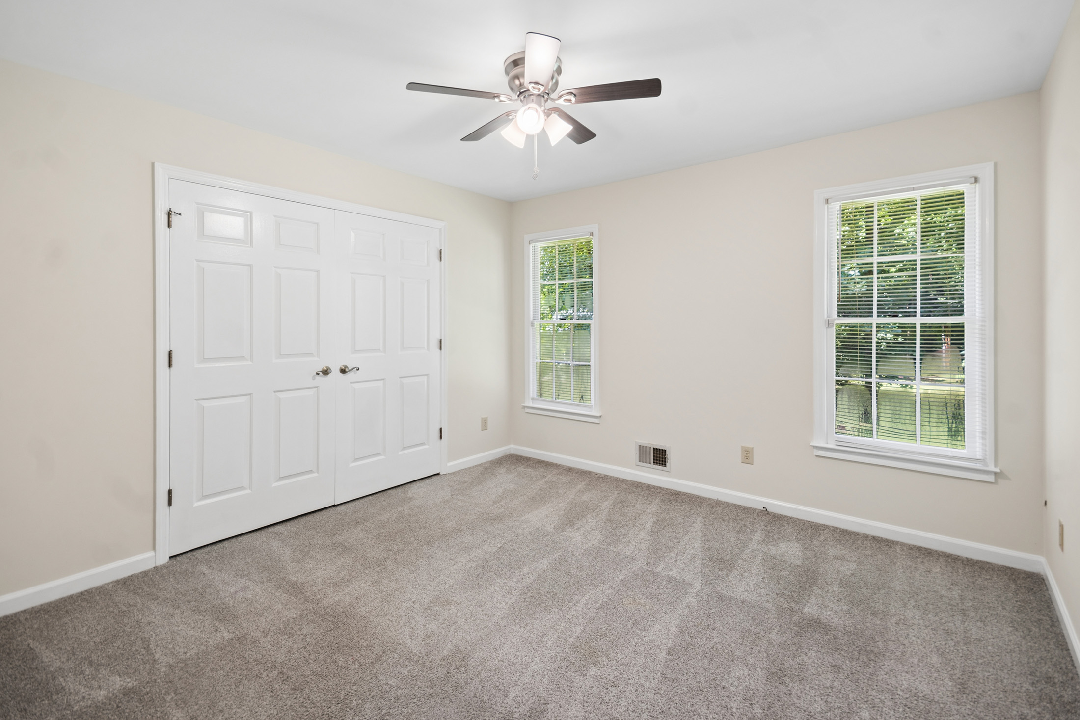  Beautifully Refreshed Ranch Nestled on an Expansive Cul-de-sac Lot - 物件實景