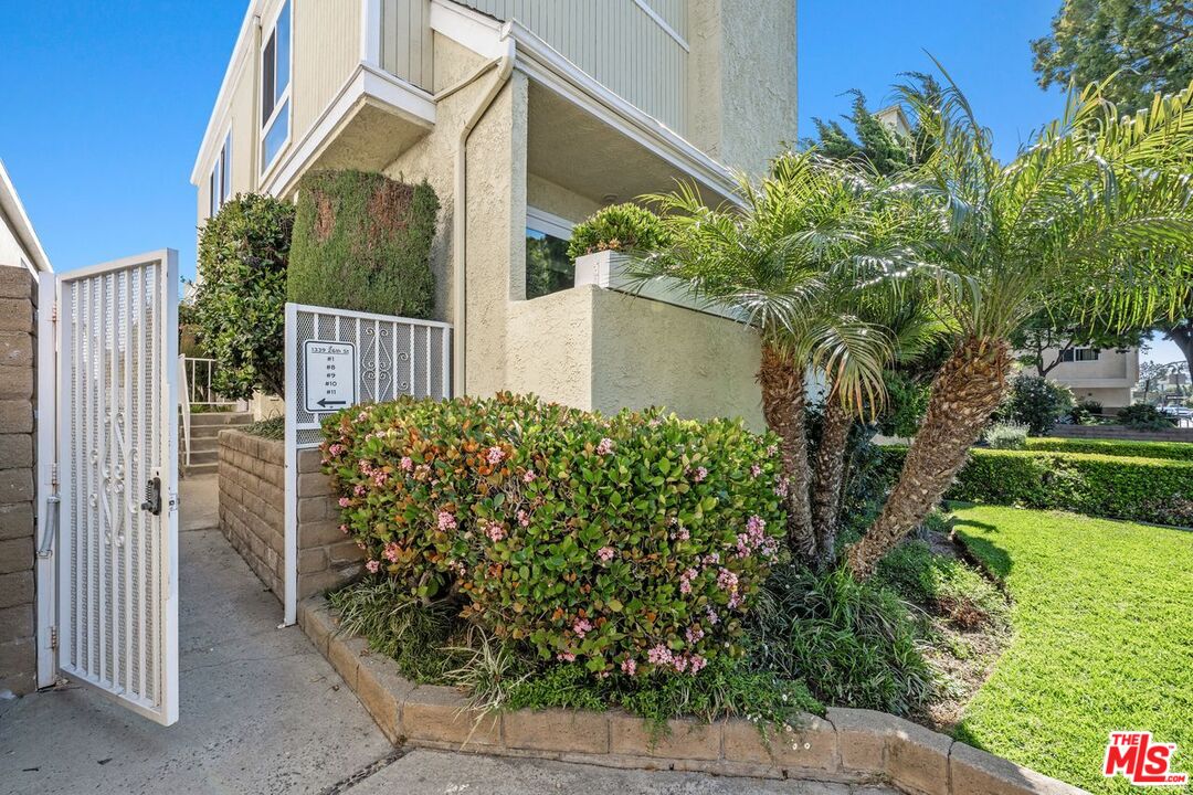 Santa Monica, California, 90404, United States, 3 Bedrooms Bedrooms, ,3 BathroomsBathrooms,Residential,For Sale,1779157