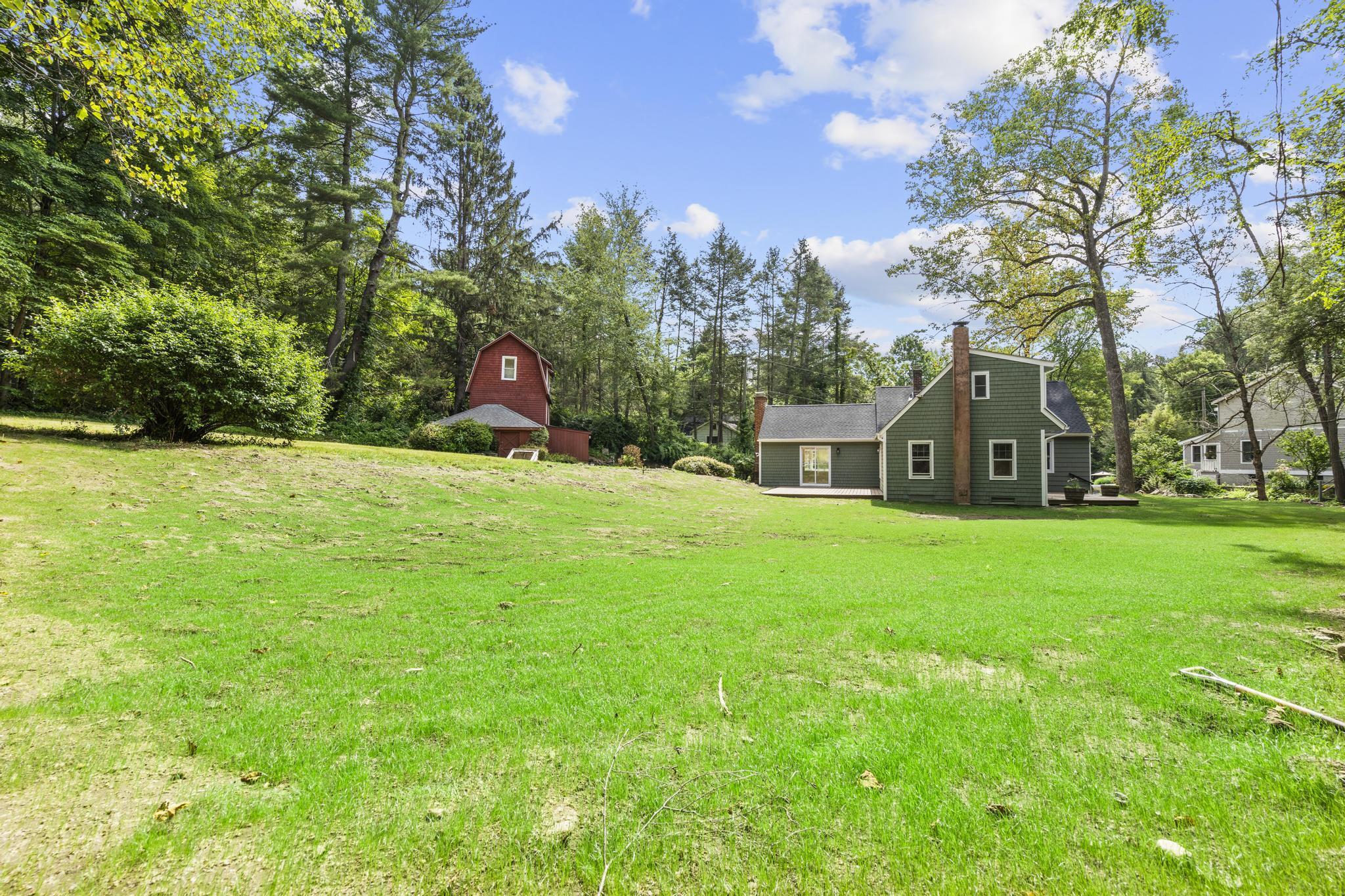 Newtown, Connecticut, 06482, United States, 4 Bedrooms Bedrooms, ,3 BathroomsBathrooms,Residential,For Sale,1991779