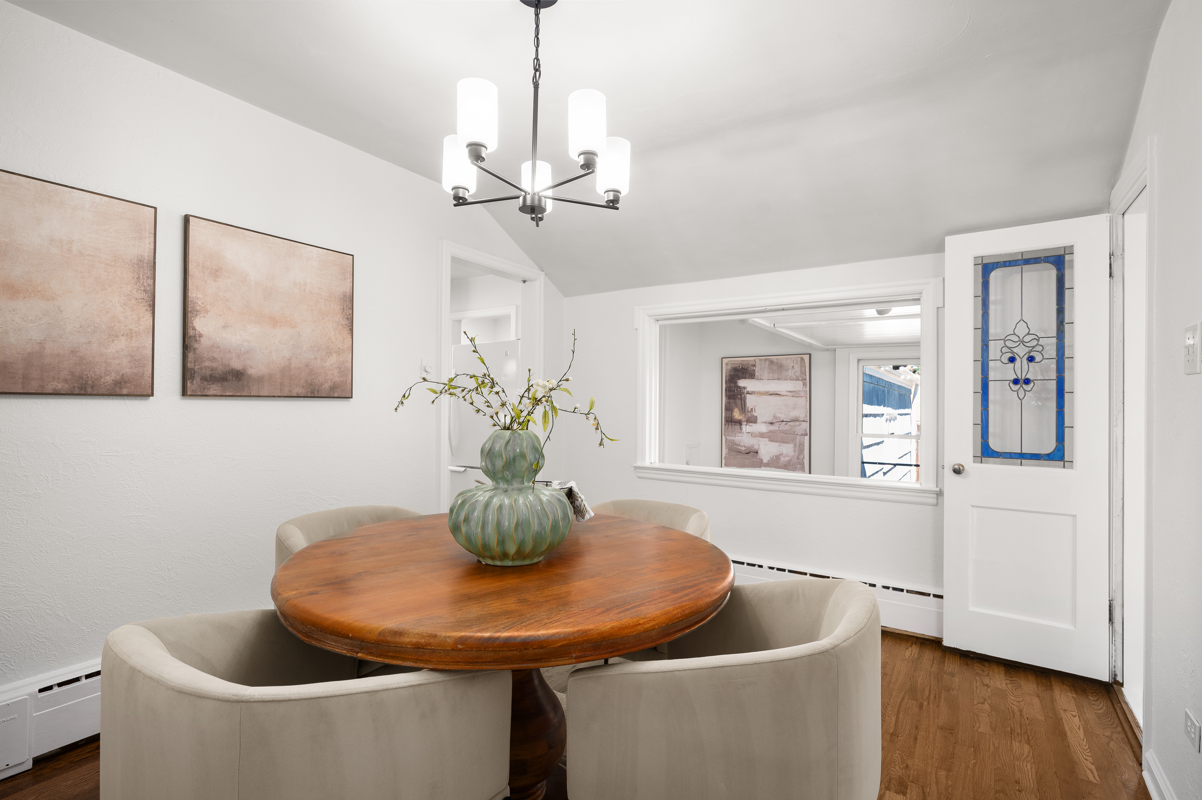  Discover Timeless Mid-Century Character Paired with Thoughtful Updates - 物件實景
